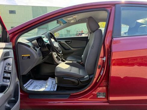 Used 2015 Hyundai Elantra SE image 11