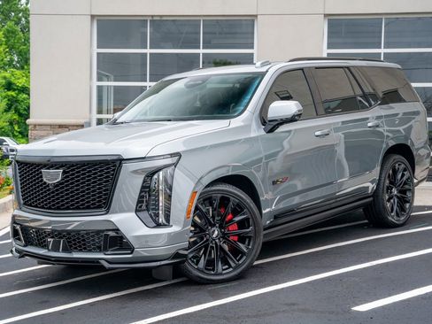 Used 2025 Cadillac Escalade V w/ LPO, ONYX Package AWD/4WD image 2