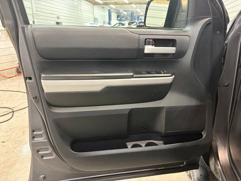 Used 2019 Toyota Tundra SR5 AWD/4WD image 9