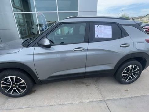 Used 2025 Chevrolet TrailBlazer LT FWD image 7