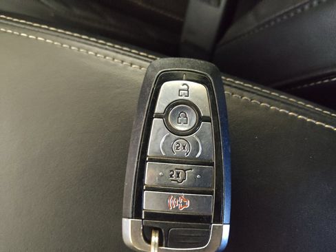 Used 2019 Ford Explorer Platinum AWD/4WD image 32