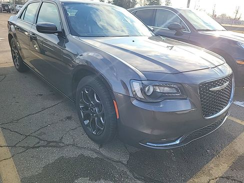 Used 2017 Chrysler 300 S image 5