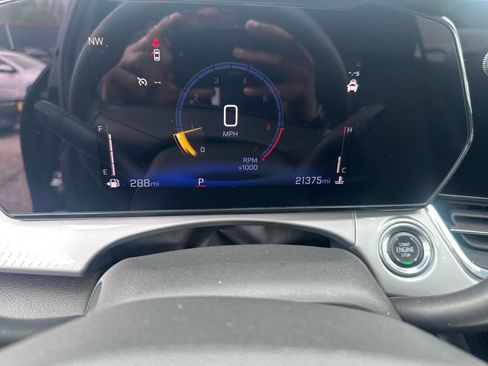Used 2025 Chevrolet Trax LT FWD image 38