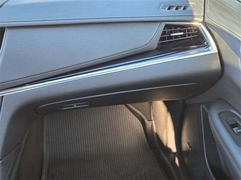 New 2025 Cadillac XT6 Luxury image 16