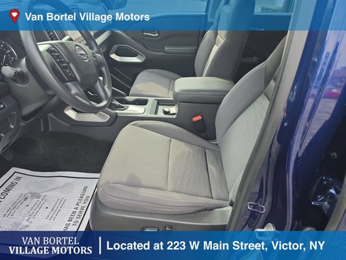Used 2022 Nissan Frontier SV w/ Technology Package AWD/4WD image 9