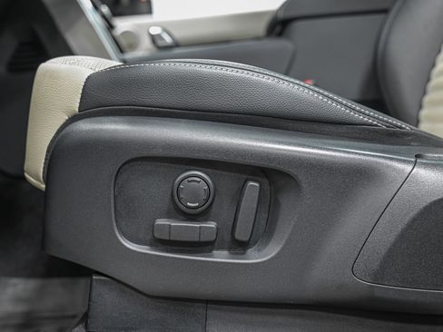 Used 2023 Land Rover Discovery S R-Dynamic image 14