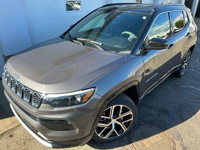 Certified 2024 Jeep Compass Limited w/ Elite Group AWD/4WD image 1