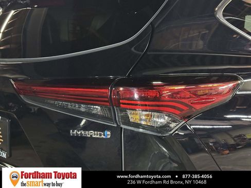 Used 2022 Toyota Highlander XLE AWD/4WD image 11