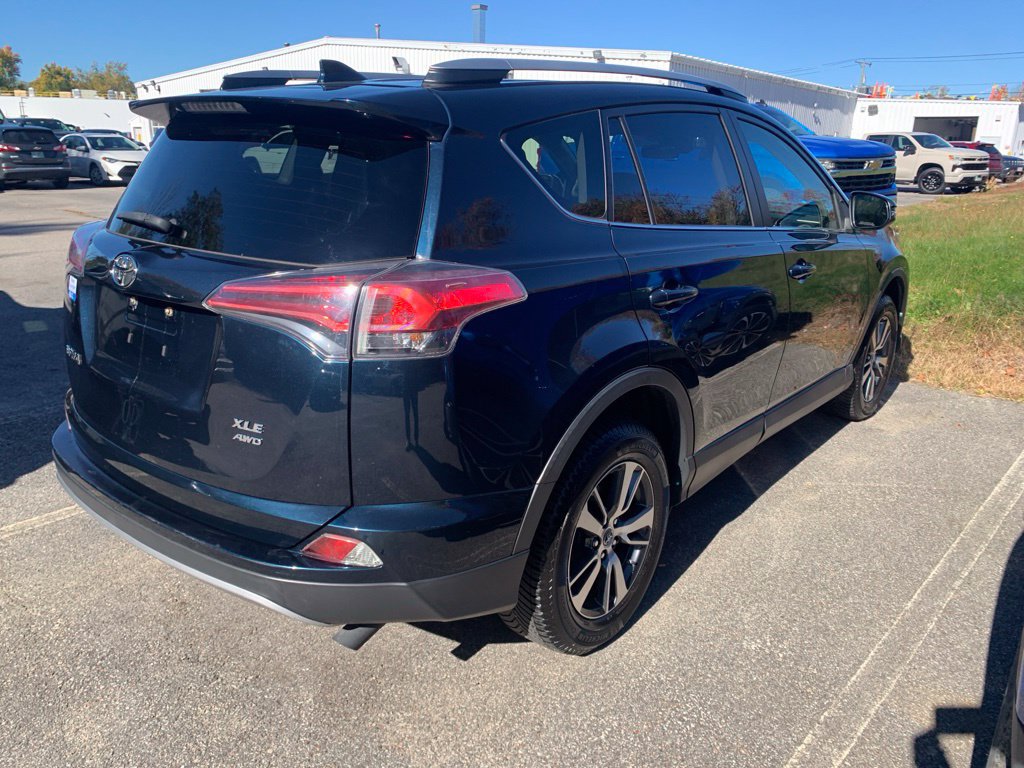 Used 2018 Toyota RAV4 XLE AWD/4WD image 3
