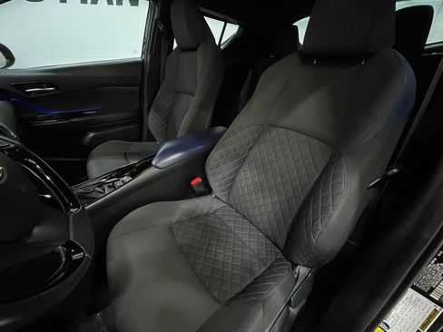 Used 2020 Toyota C-HR XLE image 12