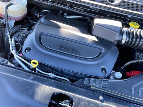 Used 2023 Chrysler Pacifica Limited FWD image 32