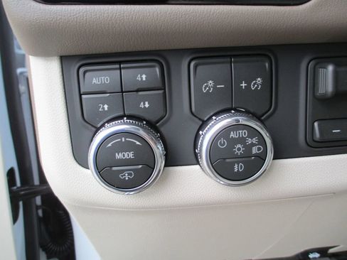New 2026 GMC Yukon Denali w/ Denali Reserve Package AWD/4WD image 16