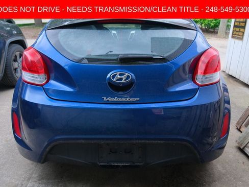 Used 2017 Hyundai Veloster FWD image 5