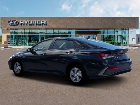 New 2026 Hyundai Elantra SE FWD image 4