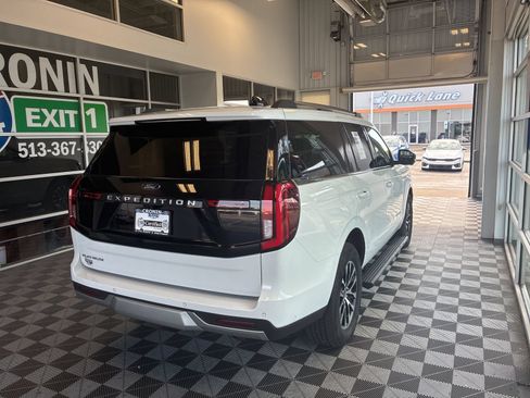 Used 2025 Ford Expedition Platinum AWD/4WD image 7