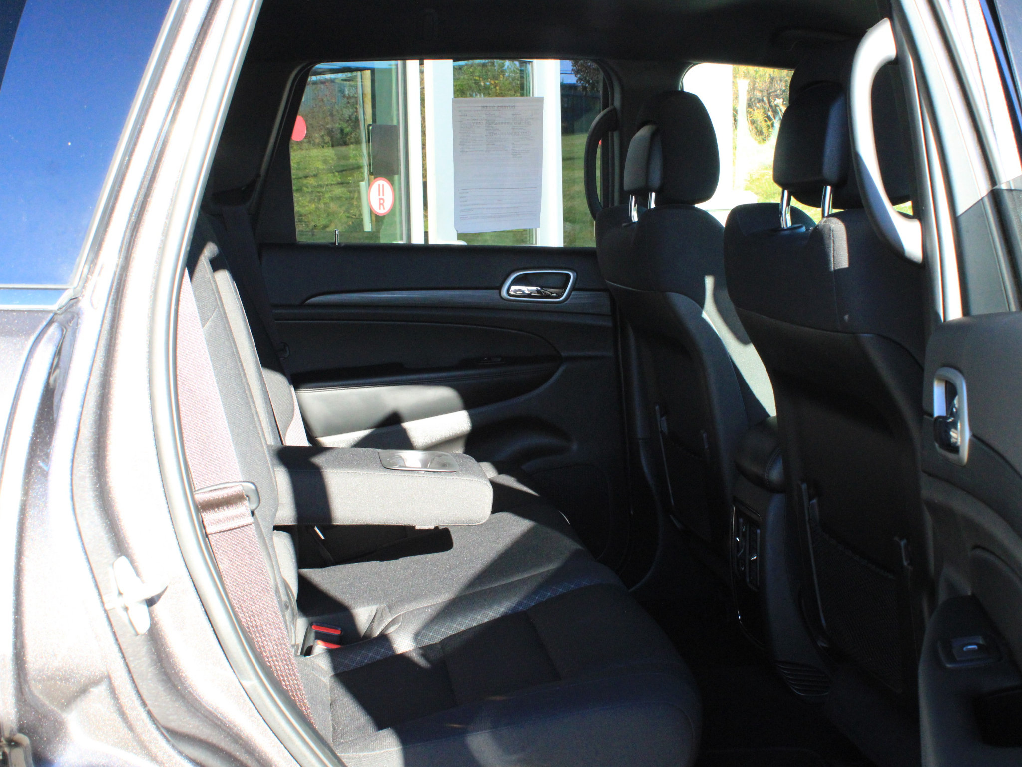 Used 2019 Jeep Grand Cherokee Laredo AWD/4WD image 28