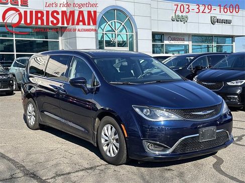 Certified 2019 Chrysler Pacifica Touring Plus image 1