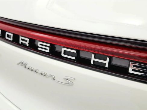 Used 2022 Porsche Macan S AWD/4WD image 16