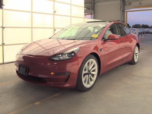 Used 2023 Tesla Model 3 Standard Range image 2