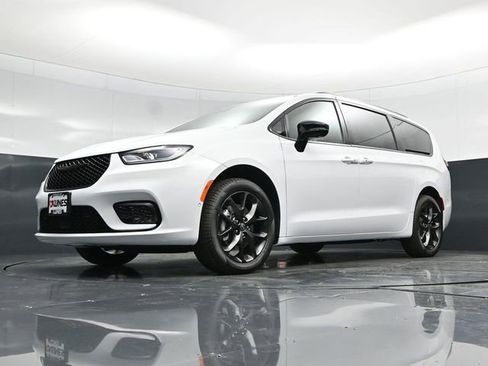 New 2026 Chrysler Pacifica Select w/ S Appearance Package image 53