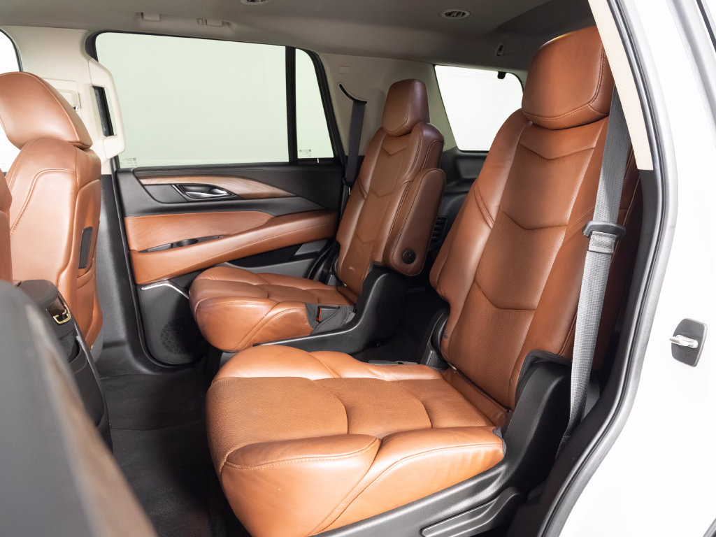 Used 2019 Cadillac Escalade Luxury AWD/4WD image 34