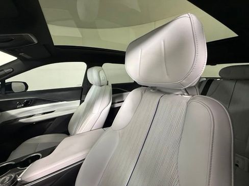 Used 2024 Cadillac Lyriq Luxury w/ LPO, Floor Liner Package AWD/4WD image 7