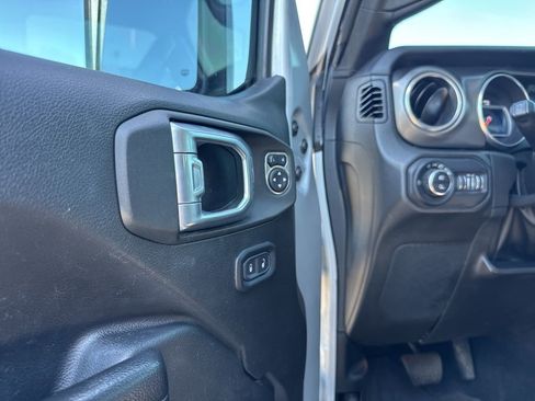 Used 2022 Jeep Gladiator Rubicon w/ Trailer Tow Package image 9