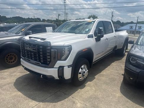 Used 2024 GMC Sierra 3500 Denali Ultimate AWD/4WD image 1