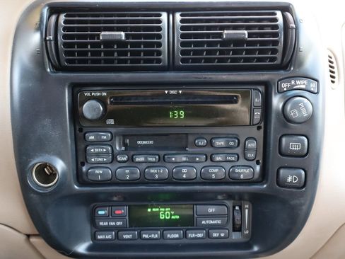 Used 2000 Ford Explorer Eddie Bauer image 34