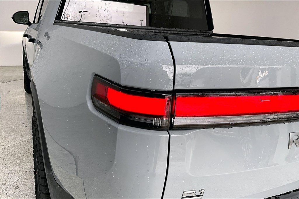 Used 2025 Rivian R1T Adventure Dual AWD/4WD image 38