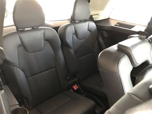 Used 2025 Volvo XC90 B6 Plus image 17