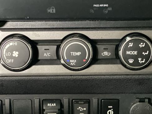 Used 2019 Toyota Tacoma TRD Sport AWD/4WD image 21
