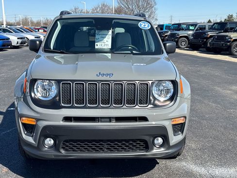 Used 2022 Jeep Renegade Latitude w/ Convenience Group AWD/4WD image 8