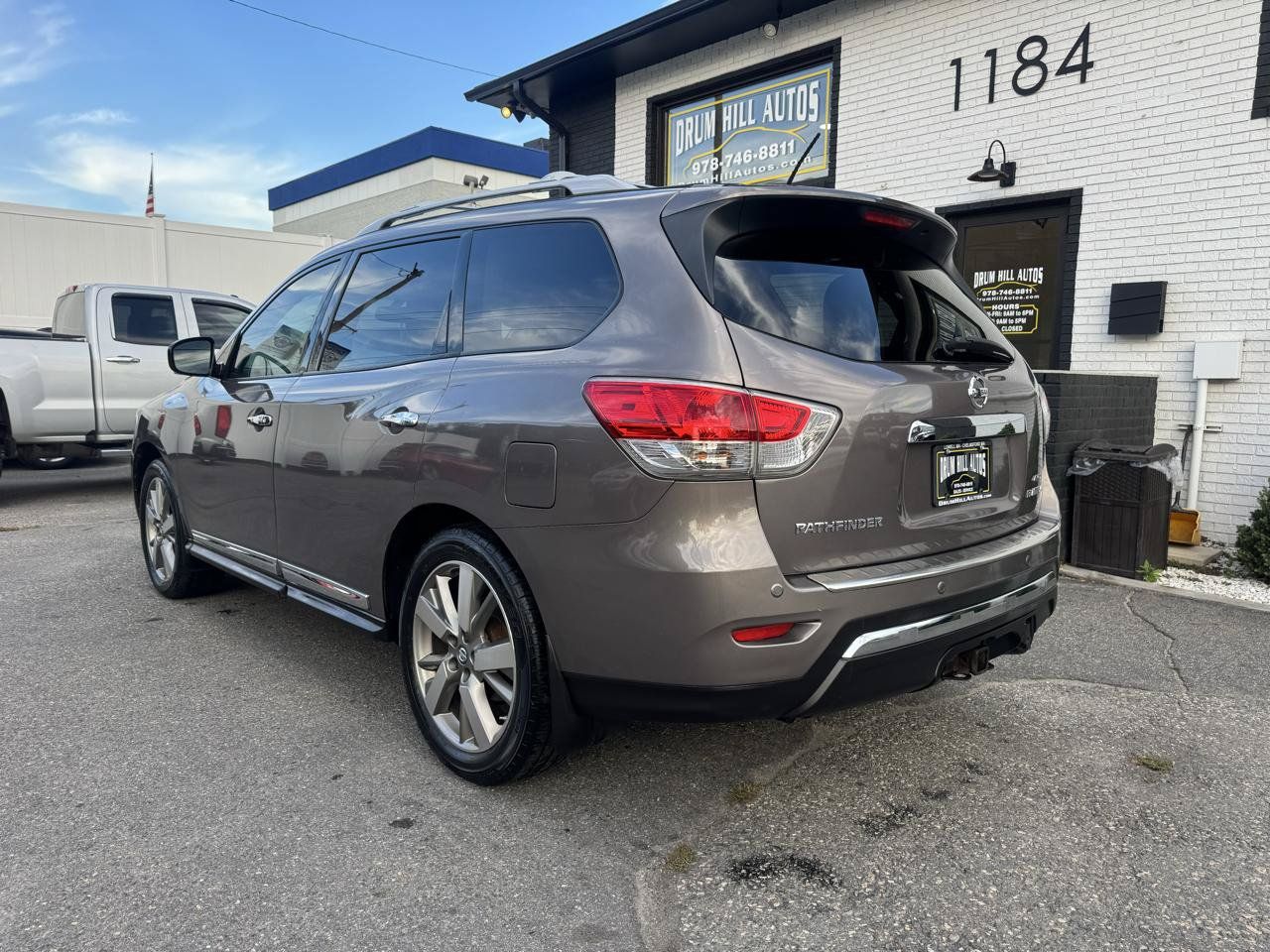 Used 2014 Nissan Pathfinder Platinum w/ Platinum Premium Package AWD/4WD image 3