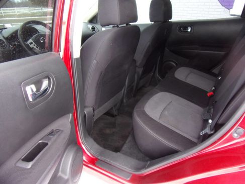 Used 2013 Nissan Rogue SV image 3