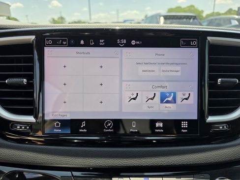 Used 2023 Chrysler Pacifica Touring-L FWD image 19