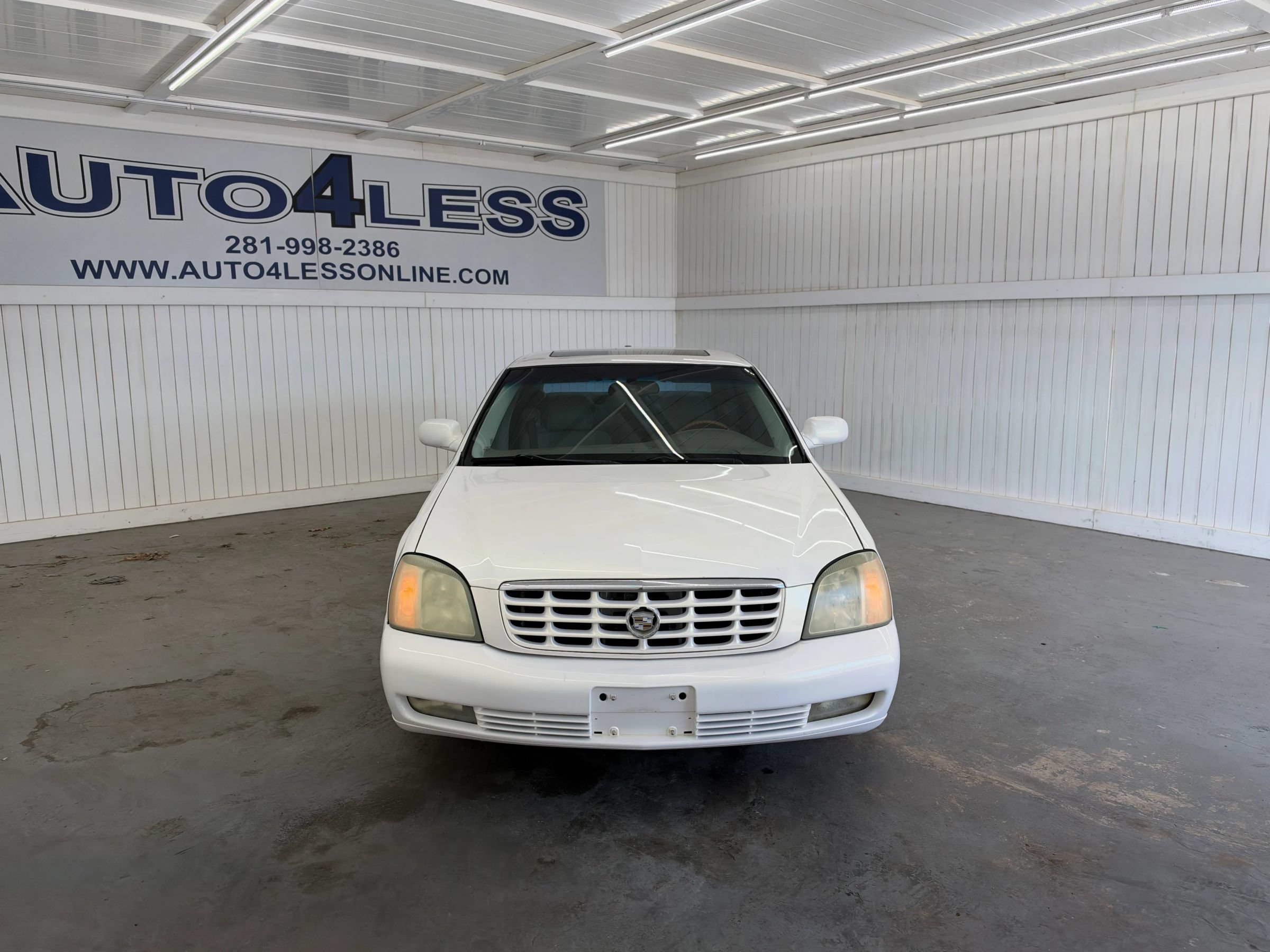 Used 2004 Cadillac De Ville DTS w/ Equipment Group FWD image 2