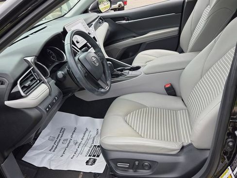 Used 2023 Toyota Camry SE FWD image 5