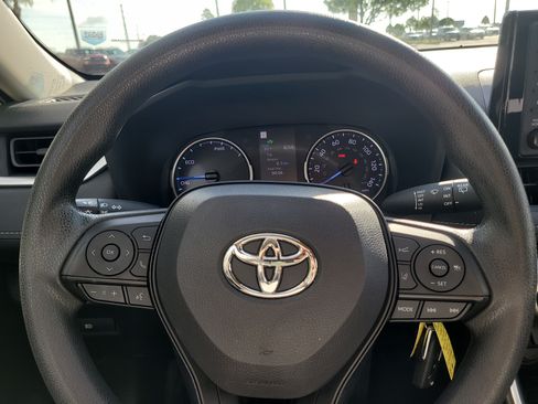 Used 2022 Toyota RAV4 LE AWD/4WD image 27