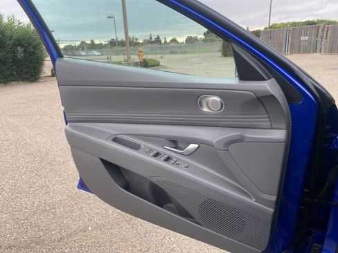 Used 2025 Hyundai Elantra SEL image 20