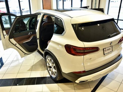 Used 2022 BMW X5 xDrive40i w/ Premium Package image 8
