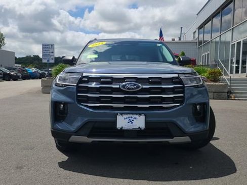 Used 2025 Ford Explorer Active w/ Active Comfort Package AWD/4WD image 2