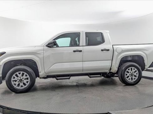Used 2024 Toyota Tacoma SR RWD image 3