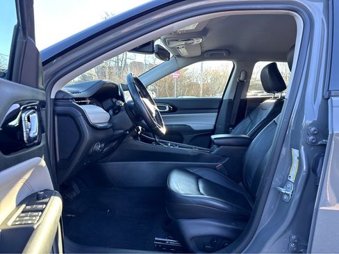 Used 2022 Jeep Compass Limited image 11