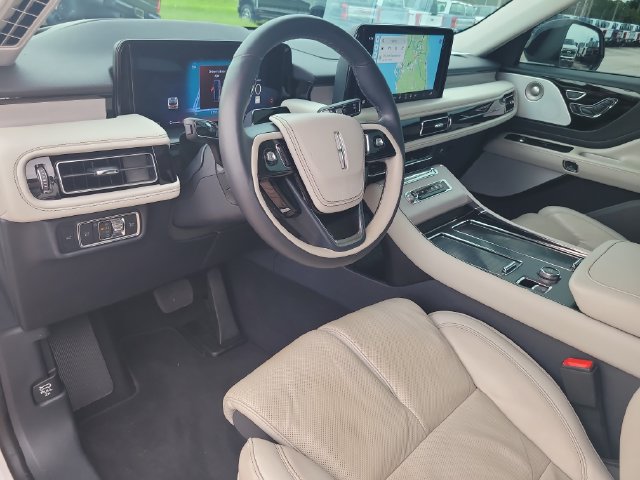 Used 2025 Lincoln Aviator Reserve w/ Equipment Group 201A AWD/4WD image 20