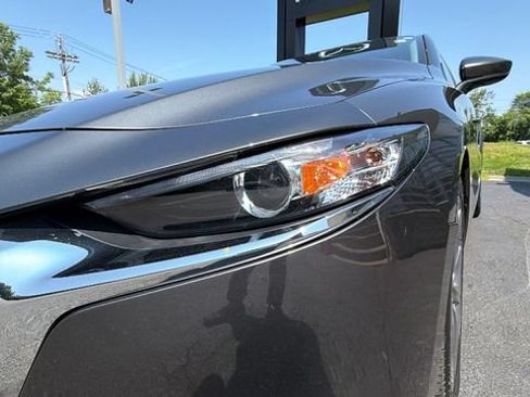 Used 2023 MAZDA MAZDA3 s FWD image 10
