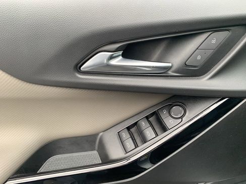 Used 2025 Chevrolet Equinox LT w/ Convenience Package II image 18