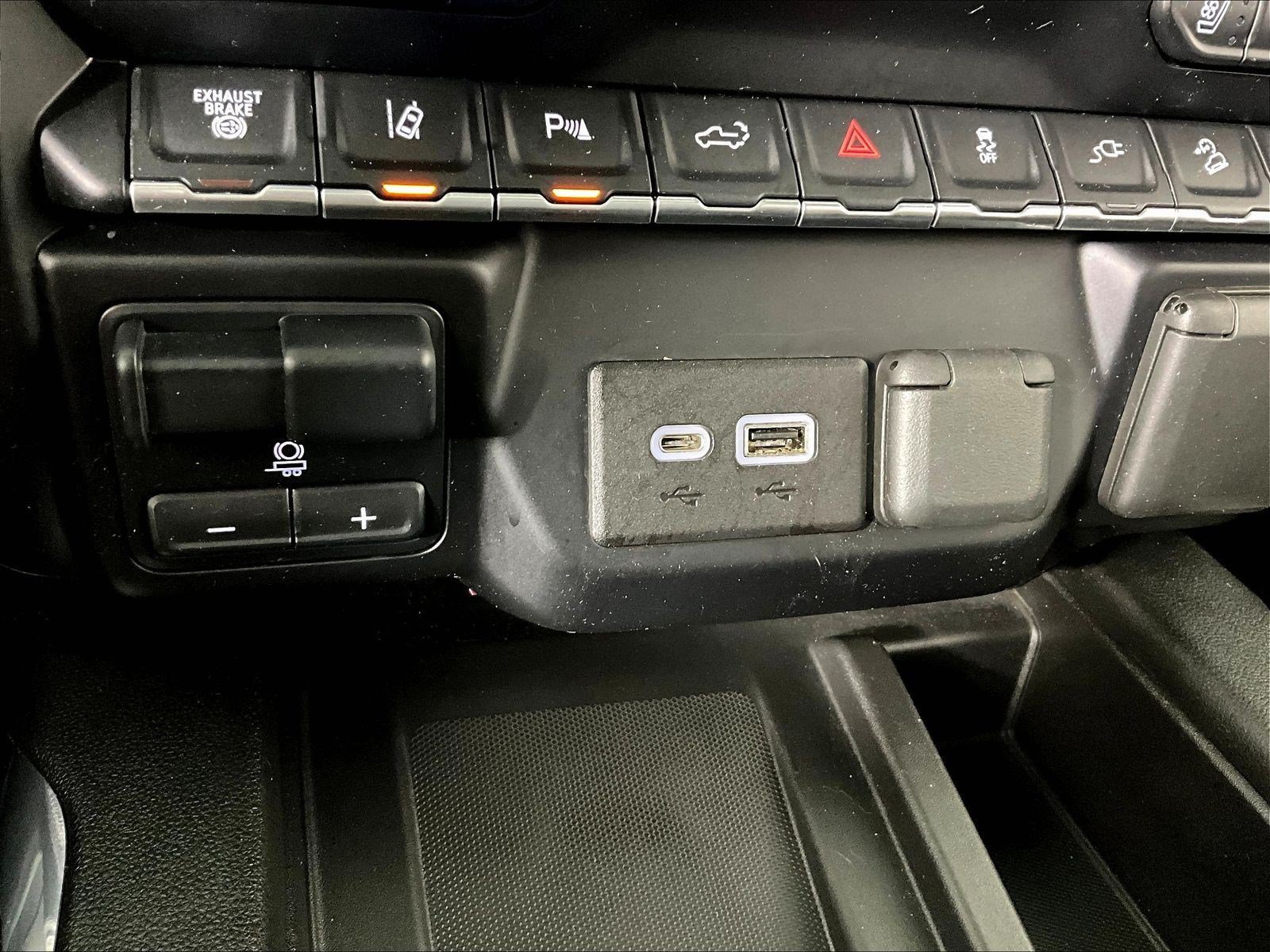 Used 2021 GMC Sierra 3500 AT4 w/ AT4 Premium Plus Package AWD/4WD image 17