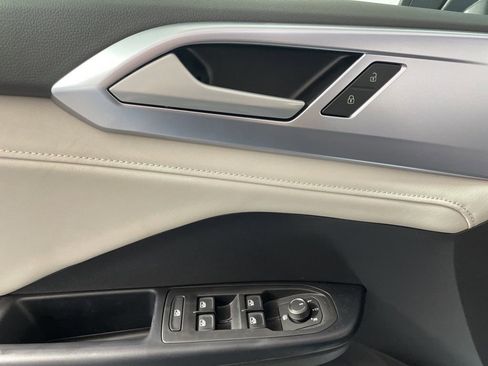 New 2026 Volkswagen Taos SE image 10