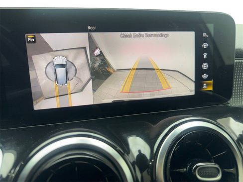 Used 2022 Mercedes-Benz GLB 250 w/ Premium Package Lite image 63